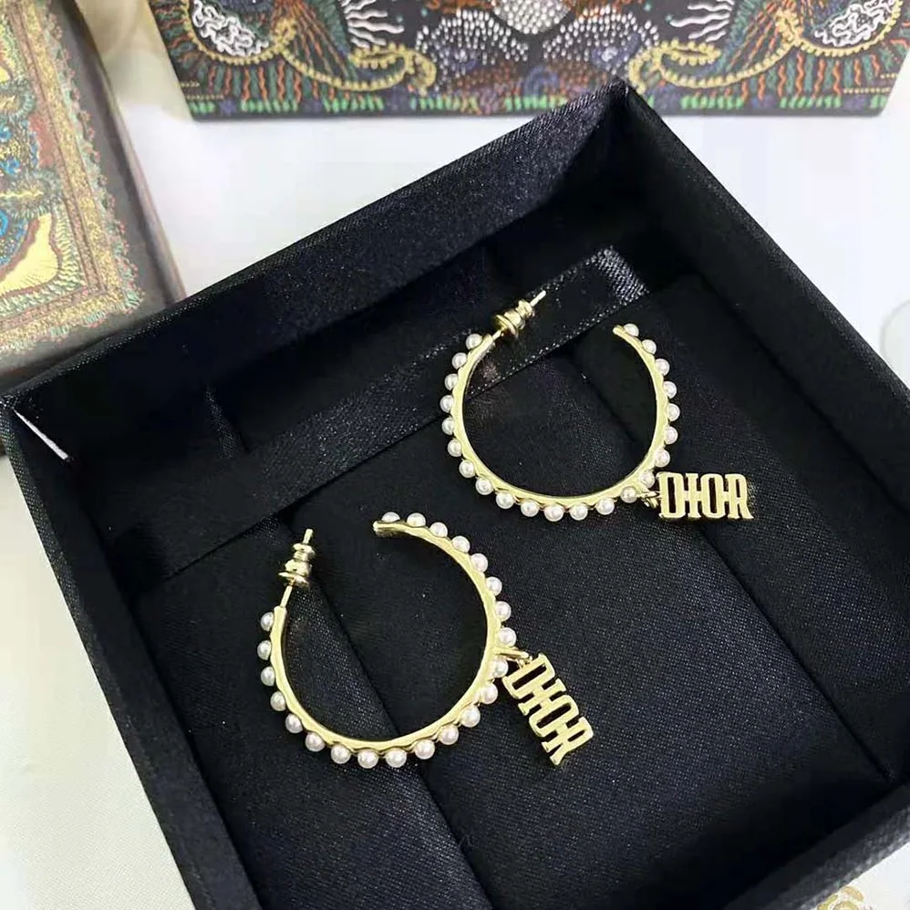 Dior Dio(r)evolution Earrings Gold-Finish Metal and White Resin Pearls for Women Dior Dio(r)evolution Earrings Gold-Finish Metal and White Resin Pearls for Women