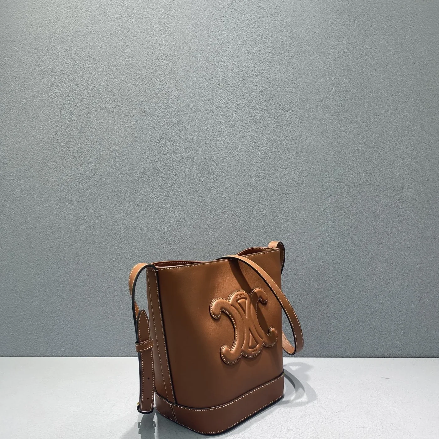 Celine Oval Bag Cuir Triomphe Brown / .04LU
