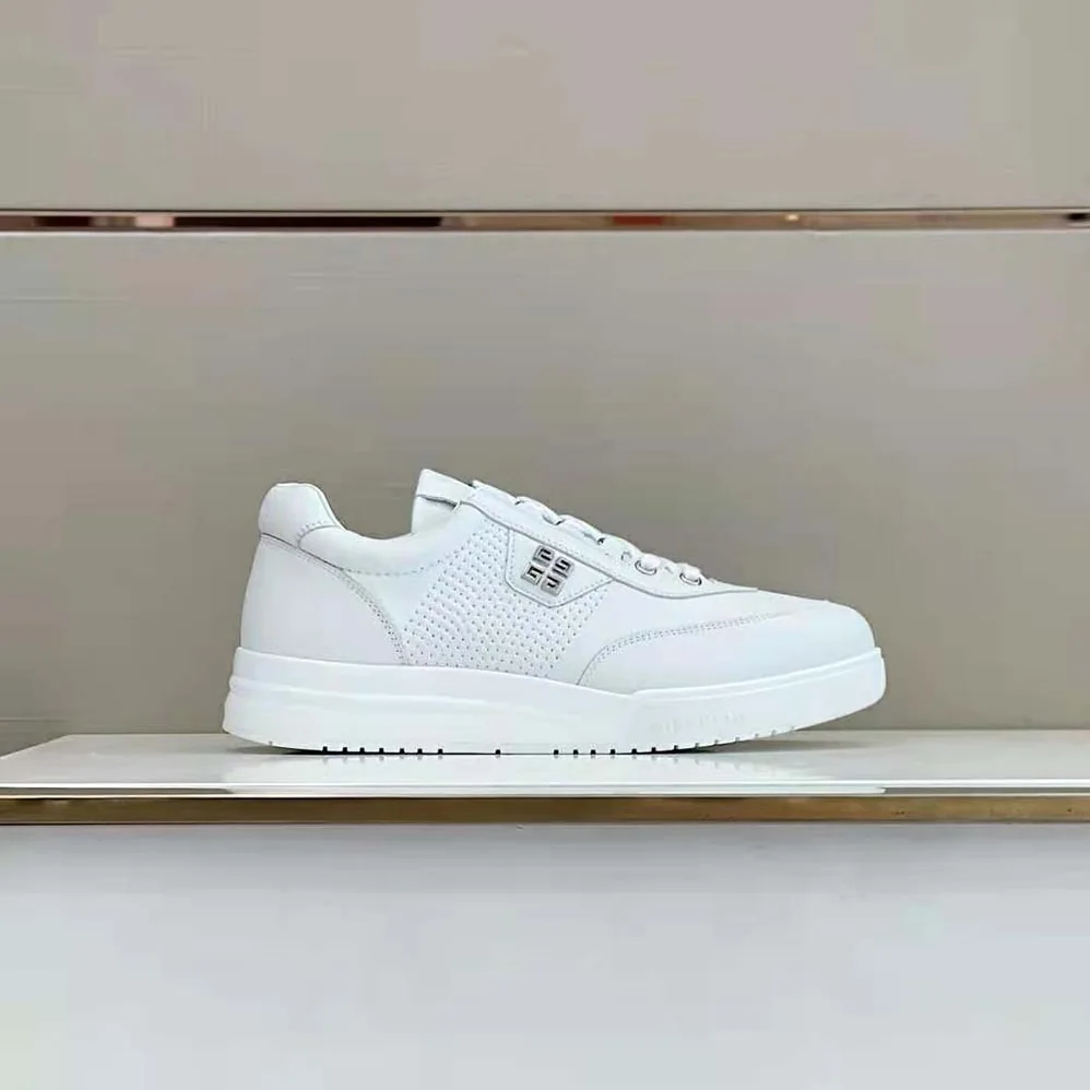 Givenchy G4 Sneakers in Leather for Men in White Givenchy G4 Sneakers in Leather for Men in White