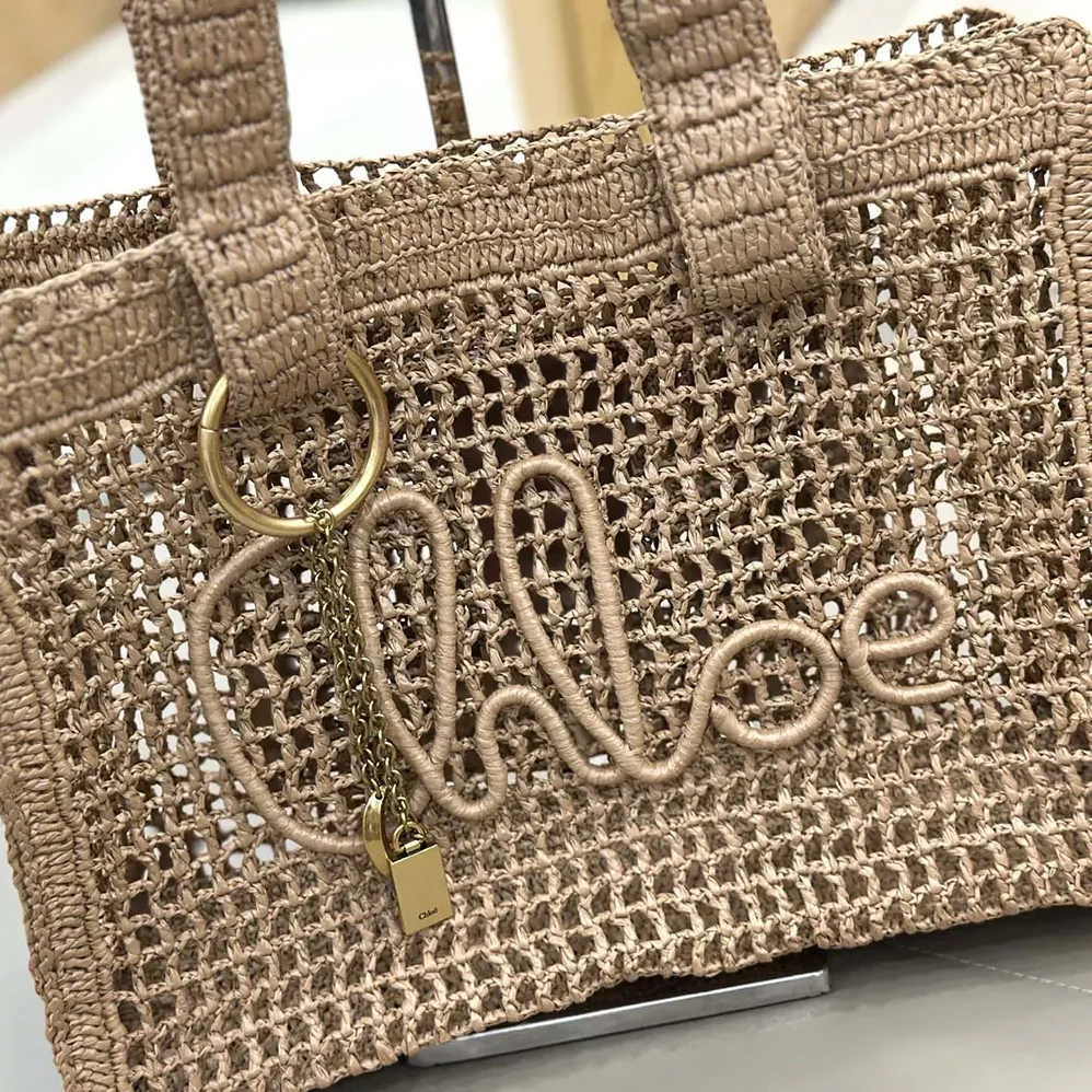 Chloe Summer Banana East-west Tote Bag in Raffia & Buffalo Leather for Women in Beige Chloe Summer Banana East-west Tote Bag in Raffia & Buffalo Leather for Women in Beige