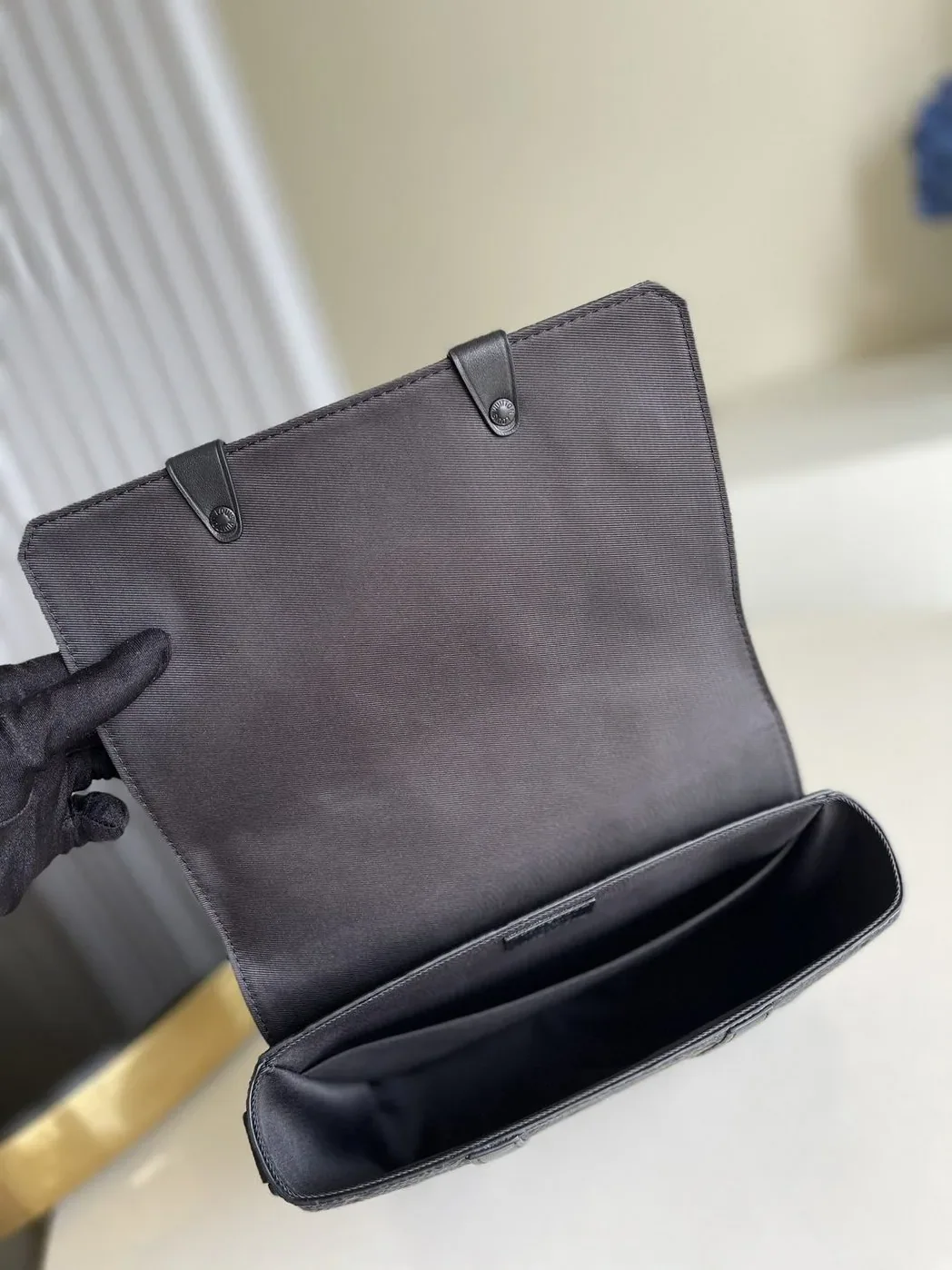 Louis Vuitton Trunk Messenger Taurillon Monogram Black Louis Vuitton Trunk Messenger Taurillon Monogram Black