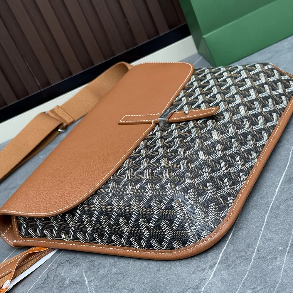 Goyard Coursier Messenger Bag for Unisex in Tan