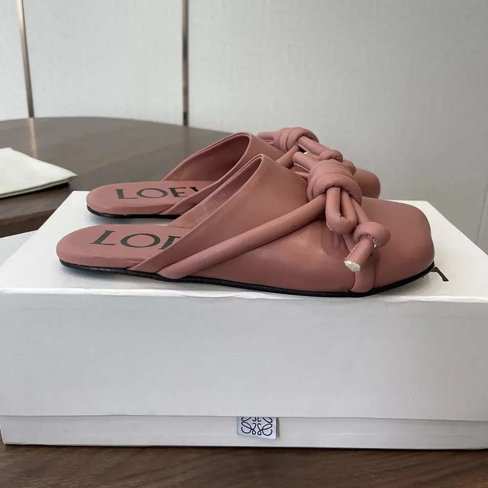Loewe Flamenco Knot Mule in Lambskin for Women in Pink Loewe Flamenco Knot Mule in Lambskin for Women in Pink