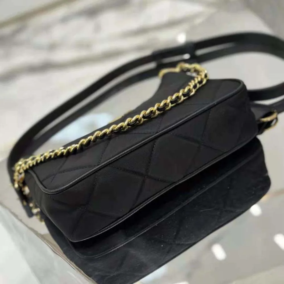 Prada Re-Edition 1995 Chaîne Re-Nylon Mini-bag for Women in Black Prada Re-Edition 1995 Chaîne Re-Nylon Mini-bag for Women in Black