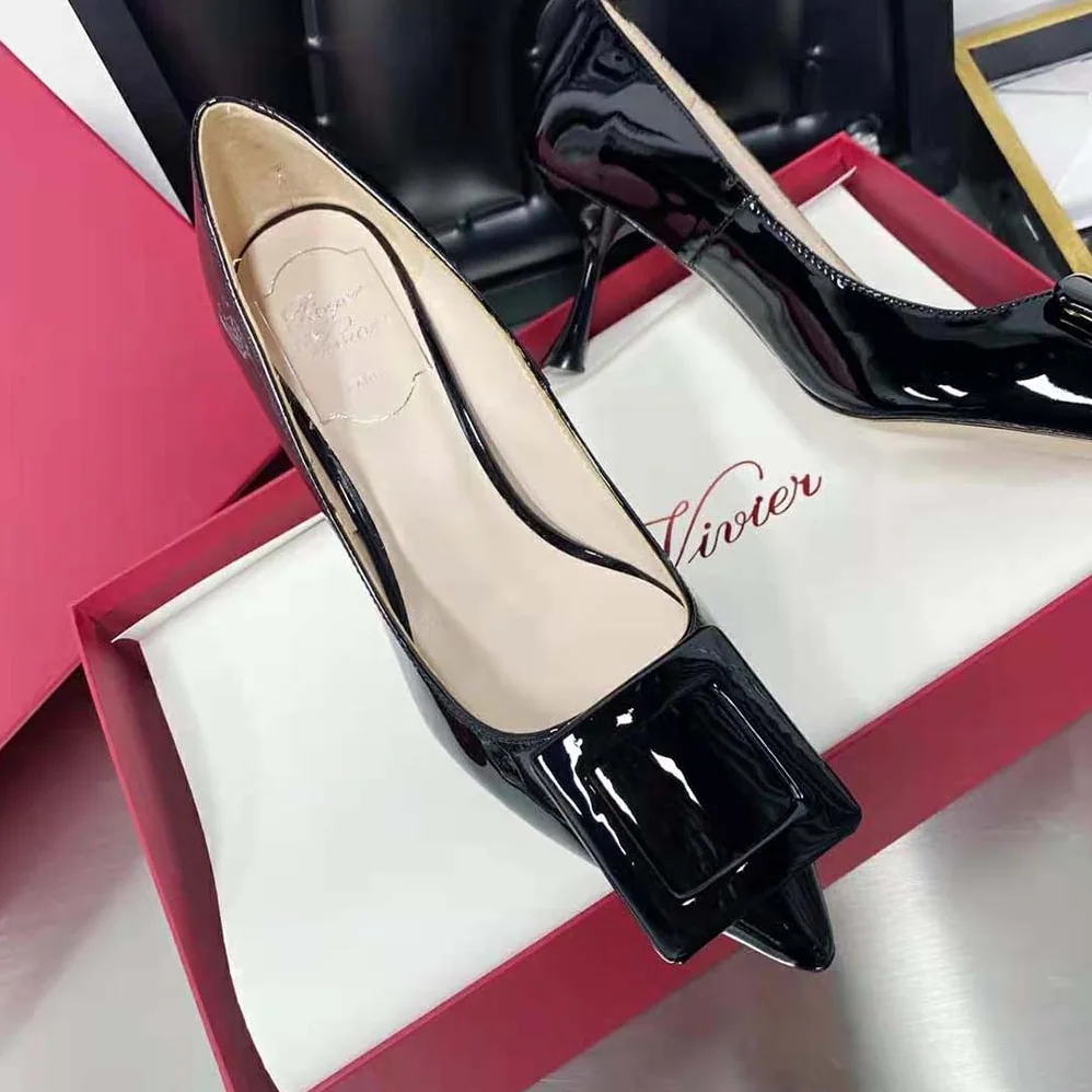 Roger Vivier Viv In The City Pumps in Patent Leather for Women in Black Roger Vivier Viv In The City Pumps in Patent Leather for Women in Black