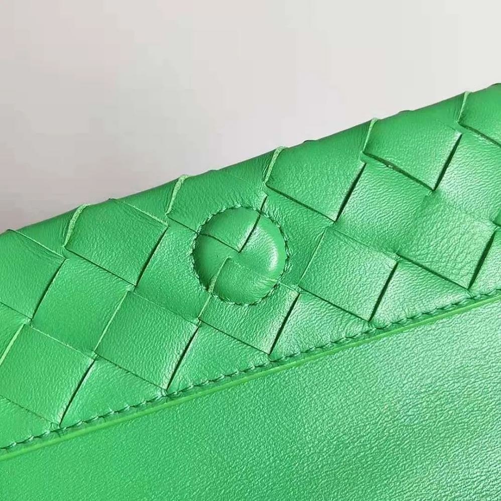 Bottega Veneta Intrecciato Leather Multi Pouch On Strap for Women in Green