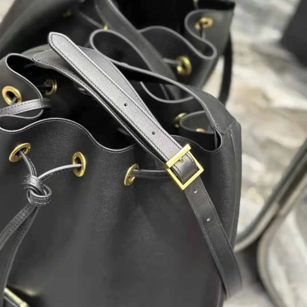 Saint Laurent YSL Paris Vii Large Flat Hobo Bag in Crocodile for Women in Embossed Leather Saint Laurent YSL Paris Vii Large Flat Hobo Bag in Crocodile for Women in Embossed Leather