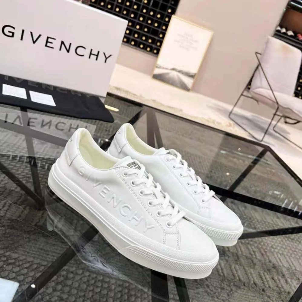 Givenchy City Sport Sneakers in GIVENCHY Leather for Men in White Givenchy City Sport Sneakers in GIVENCHY Leather for Men in White