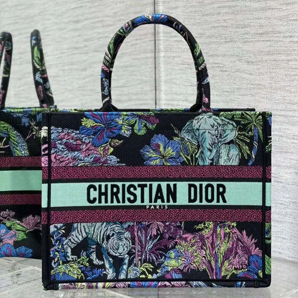 Dior Medium Dior Book Tote Blue Multicolor Toile de Jouy Voyage Embroidery for Women Dior Medium Dior Book Tote Blue Multicolor Toile de Jouy Voyage Embroidery for Women
