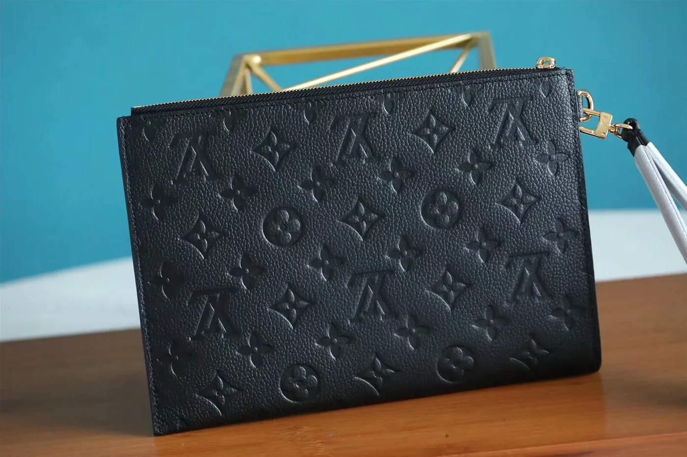 Louis Vuitton Pochette Melanie MM Monogram Empreinte Red , / Louis Vuitton Pochette Melanie MM Monogram Empreinte Red , /