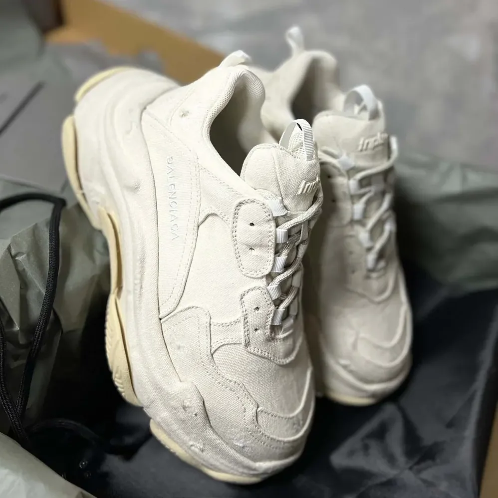 Balenciaga Triple S Sneaker in Beige for Unisex Balenciaga Triple S Sneaker in Beige for Unisex