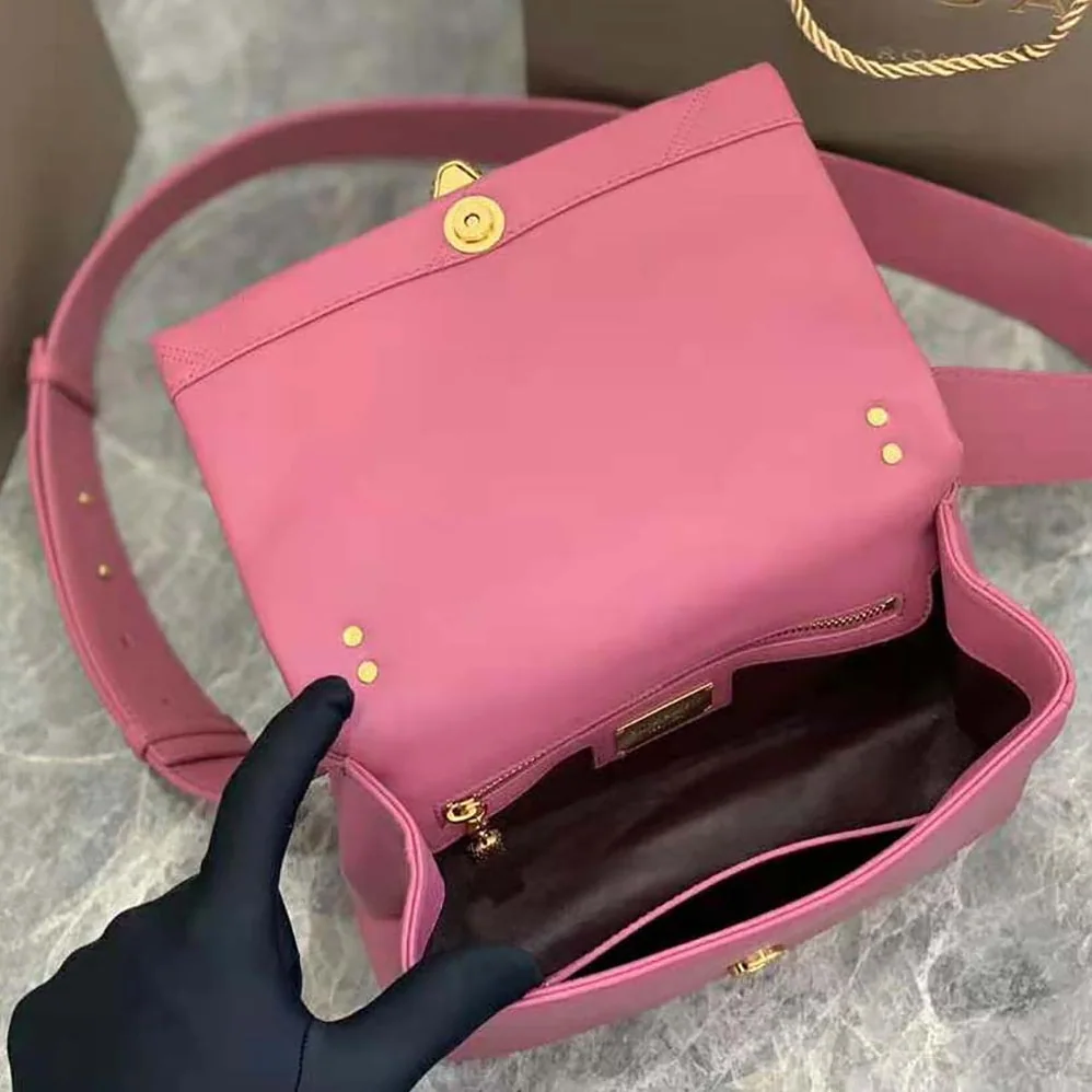 Bvlgari Serpenti Cabochon Crossbody Bag for Women in Pink Bvlgari Serpenti Cabochon Crossbody Bag for Women in Pink