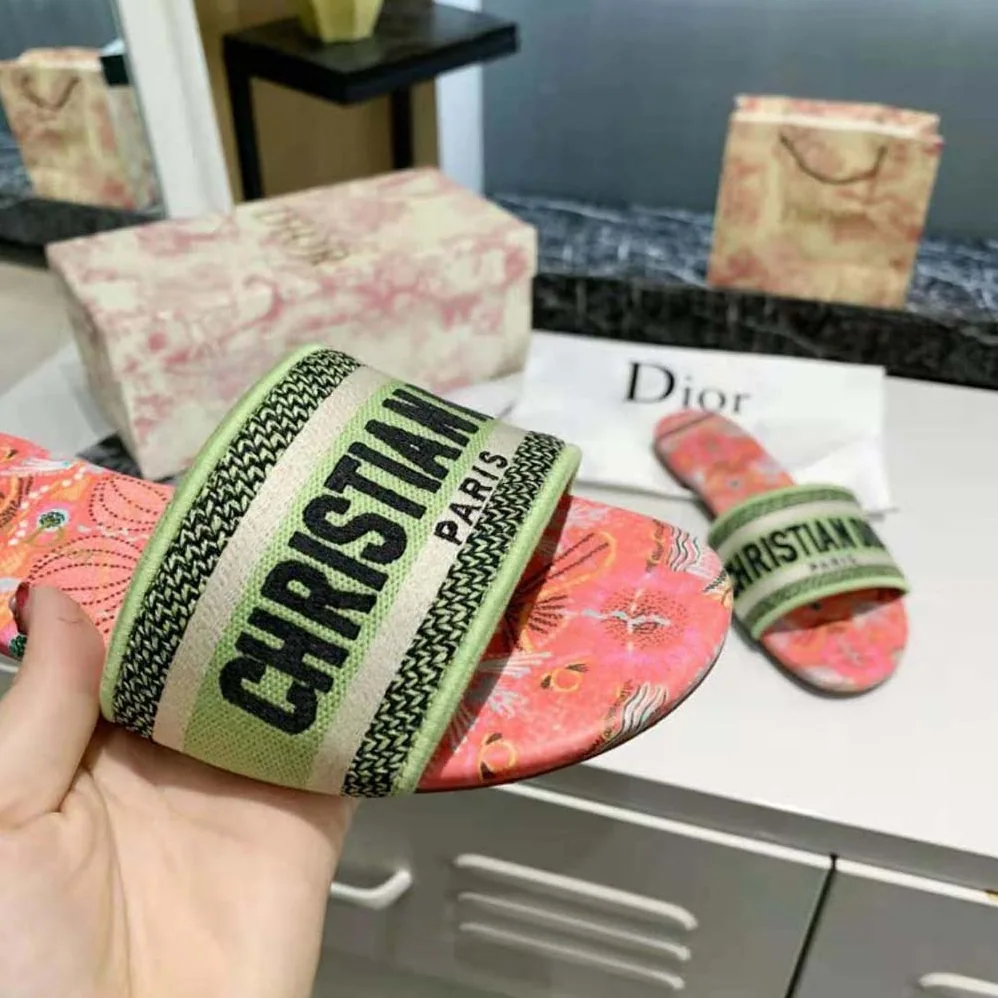 Dior Dway Slide Multicolor Embroidered Cotton for Women in Pink Dior Dway Slide Multicolor Embroidered Cotton for Women in Pink