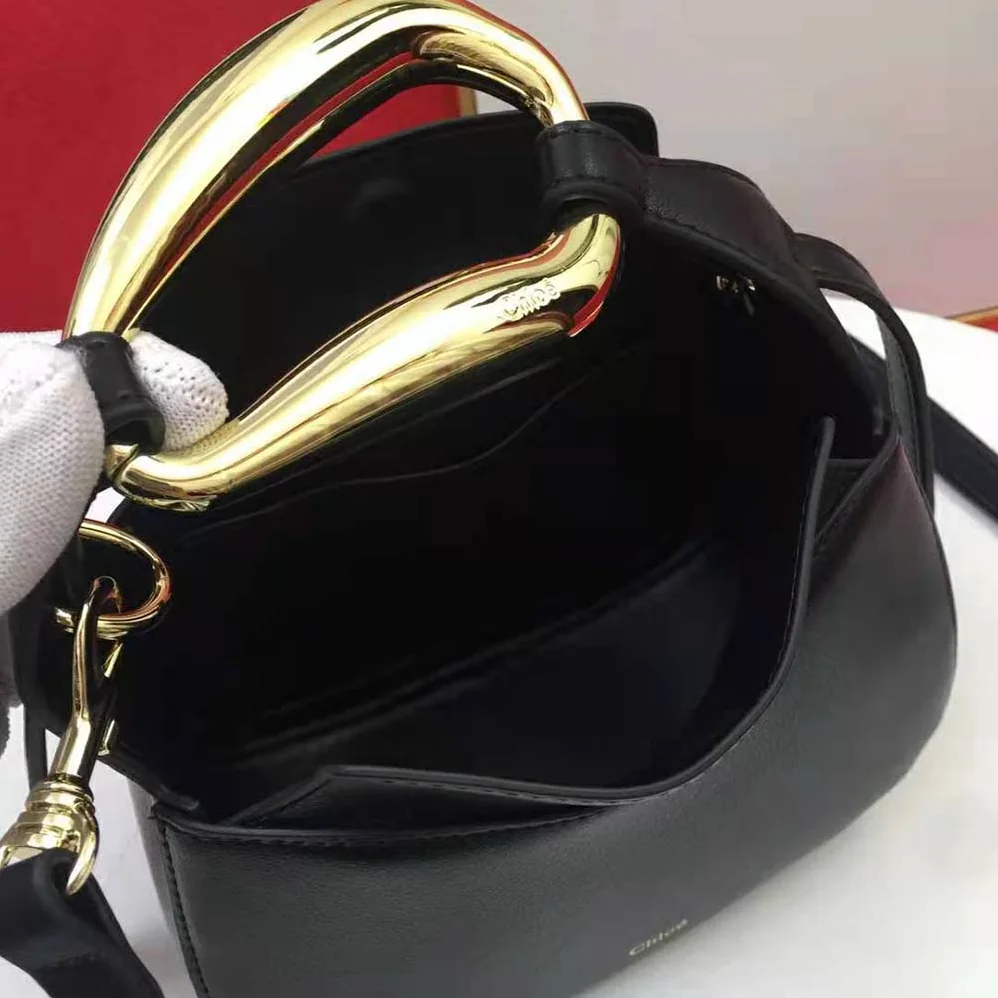 Chloe Kiss Small Purse in Small Grain Calfskin for Women in Black