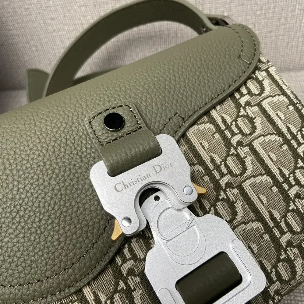 Dior Mini Saddle Messenger Bag with Flap Khaki Dior Oblique Jacquard for Men Dior Mini Saddle Messenger Bag with Flap Khaki Dior Oblique Jacquard for Men