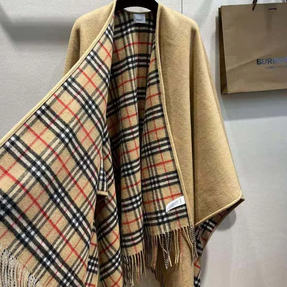 Burberry Reversible Check Wool Cape for Women in Beige Burberry Reversible Check Wool Cape for Women in Beige