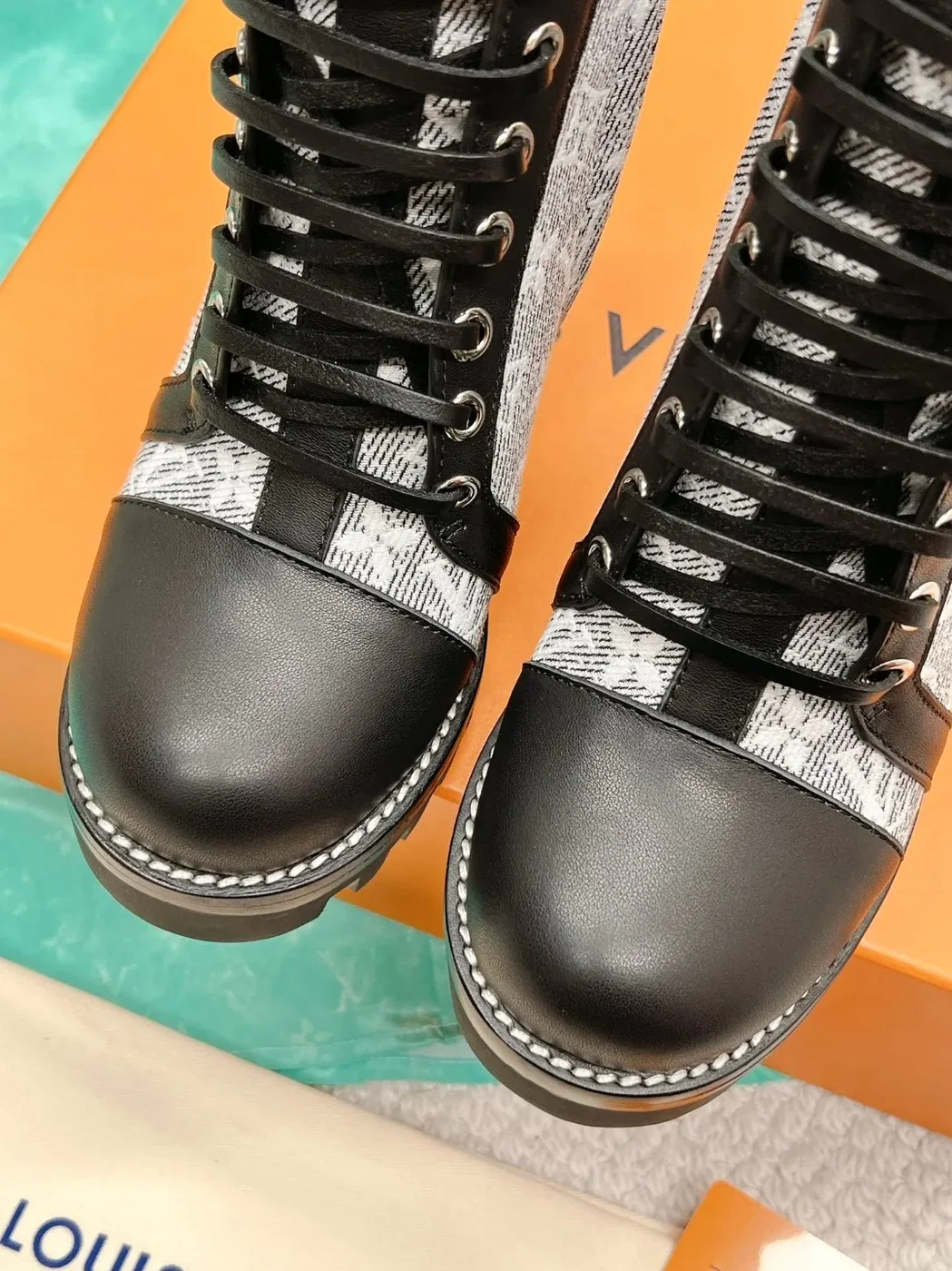 Louis Vuitton Star Trail Ankle Boots Grey 1AB2XH Louis Vuitton Star Trail Ankle Boots Grey 1AB2XH