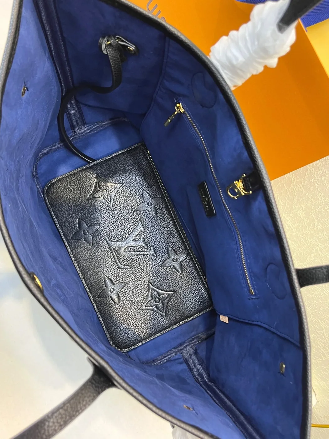Louis Vuitton Neverfull MM Tote Bag / Black Monogram Empreinte Gold Hardware
