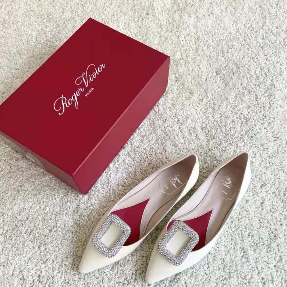Roger Vivier Viv Choc Strass Buckle Ballerinas in Leather for Women in White Roger Vivier Viv Choc Strass Buckle Ballerinas in Leather for Women in White
