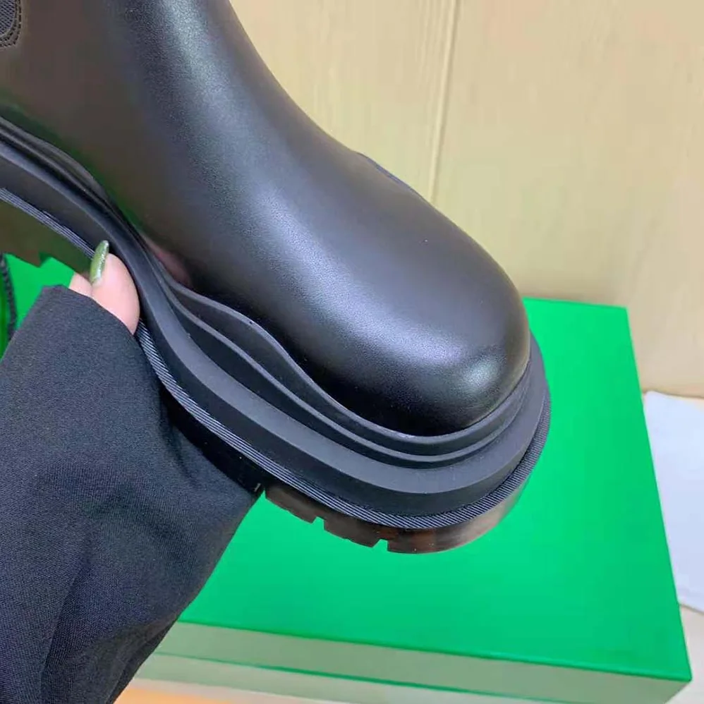 Bottega Veneta Tire Ankle Chelsea Boot for Unisex in Black Bottega Veneta Tire Ankle Chelsea Boot for Unisex in Black