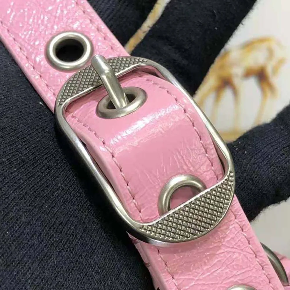 Balenciaga Le Cagole XS Shoulder Bag for Women in Pink Balenciaga Le Cagole XS Shoulder Bag for Women in Pink