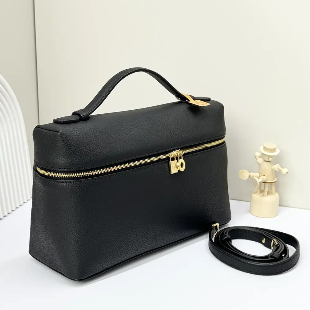 Loro Piana Extra Pocket L27 for Women in Black Loro Piana Extra Pocket L27 for Women in Black