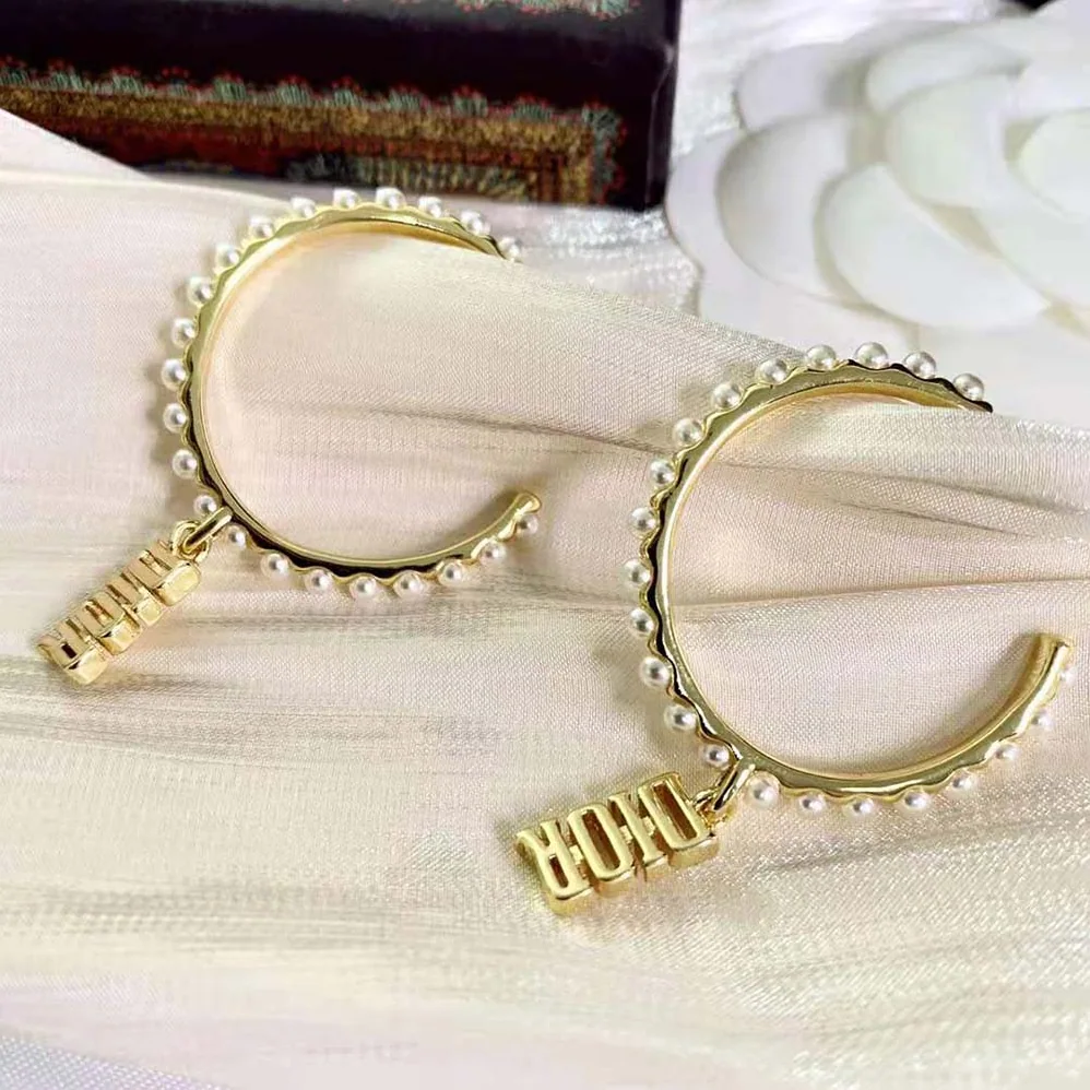 Dior Dio(r)evolution Earrings Gold-Finish Metal and White Resin Pearls for Women Dior Dio(r)evolution Earrings Gold-Finish Metal and White Resin Pearls for Women
