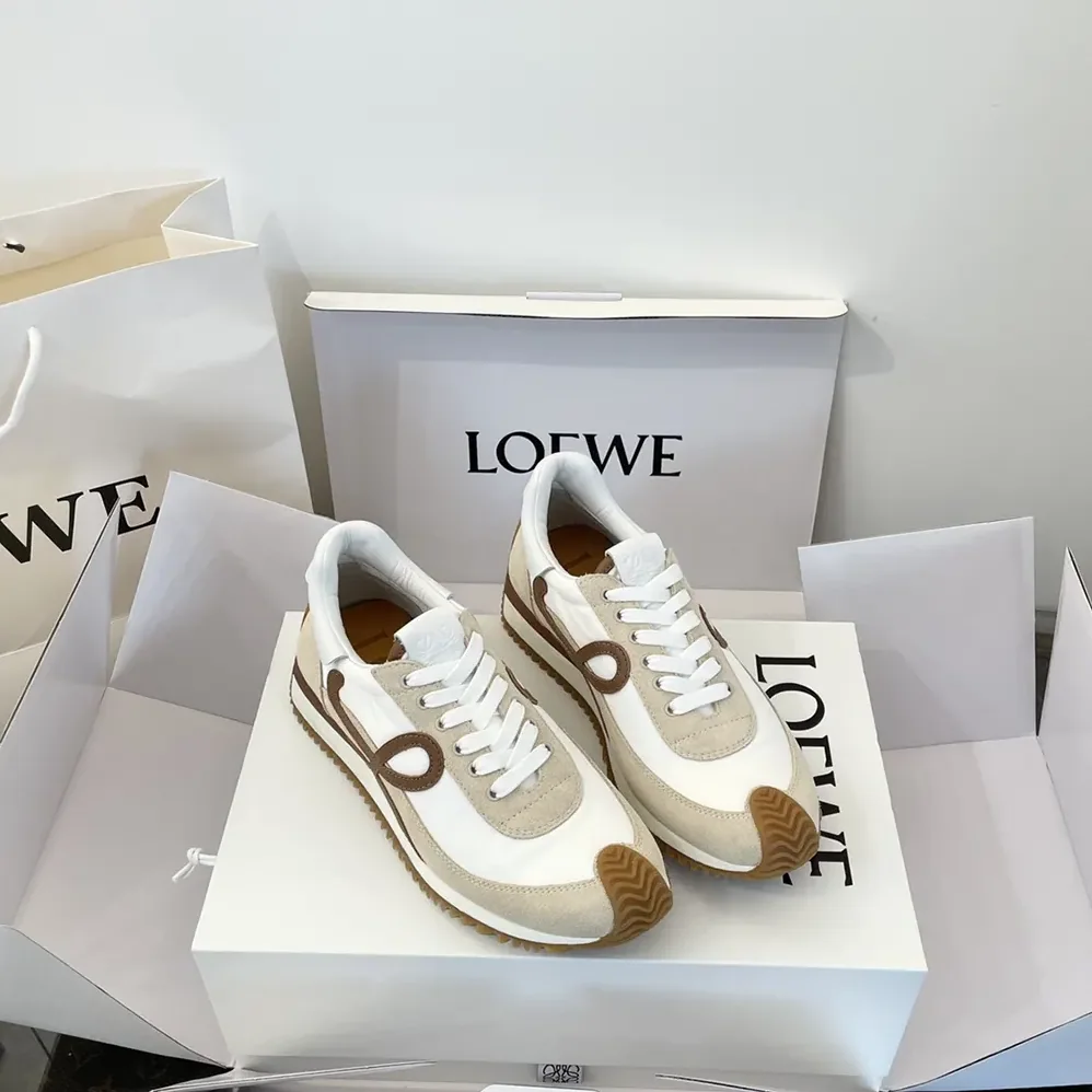 Loewe Flow Runner in Nylon and Suede for Unisex in Chocolate Loewe Flow Runner in Nylon and Suede for Unisex in Chocolate