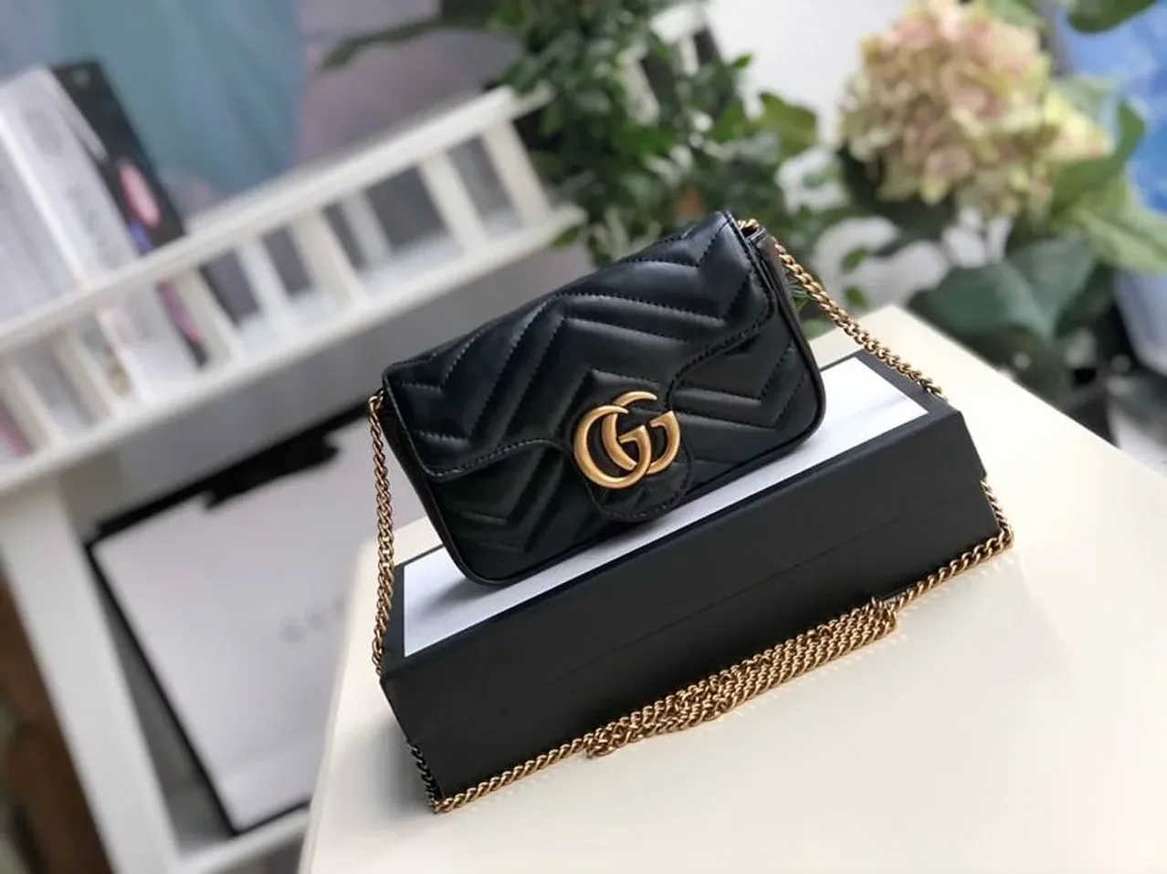 Gucci Marmont Matelassé Super Mini Bag Dusty Black Chevron / Gucci Marmont Matelassé Super Mini Bag Dusty Black Chevron /