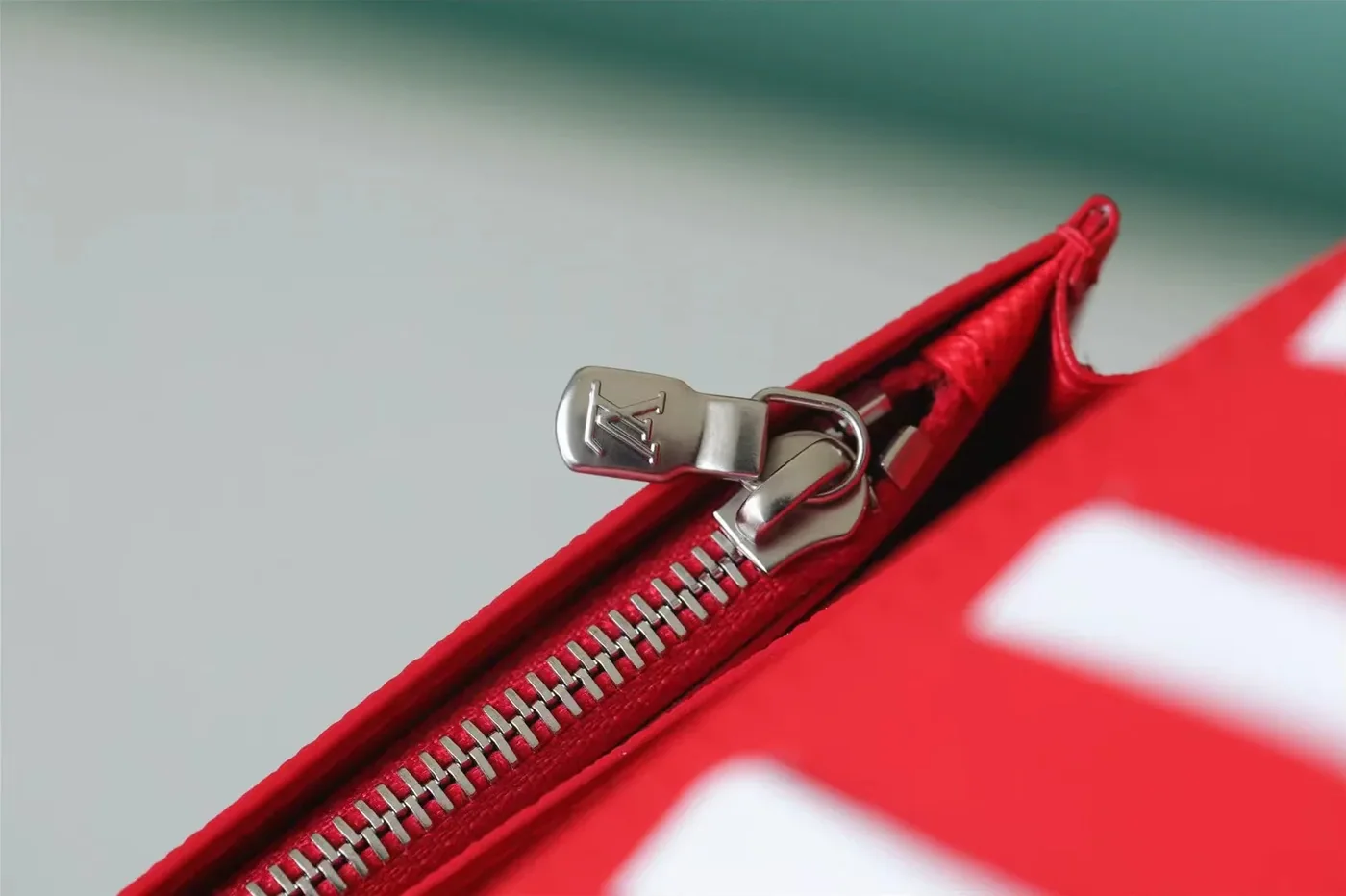 x Supreme Brazza Wallet Red / x Supreme Brazza Wallet Red /