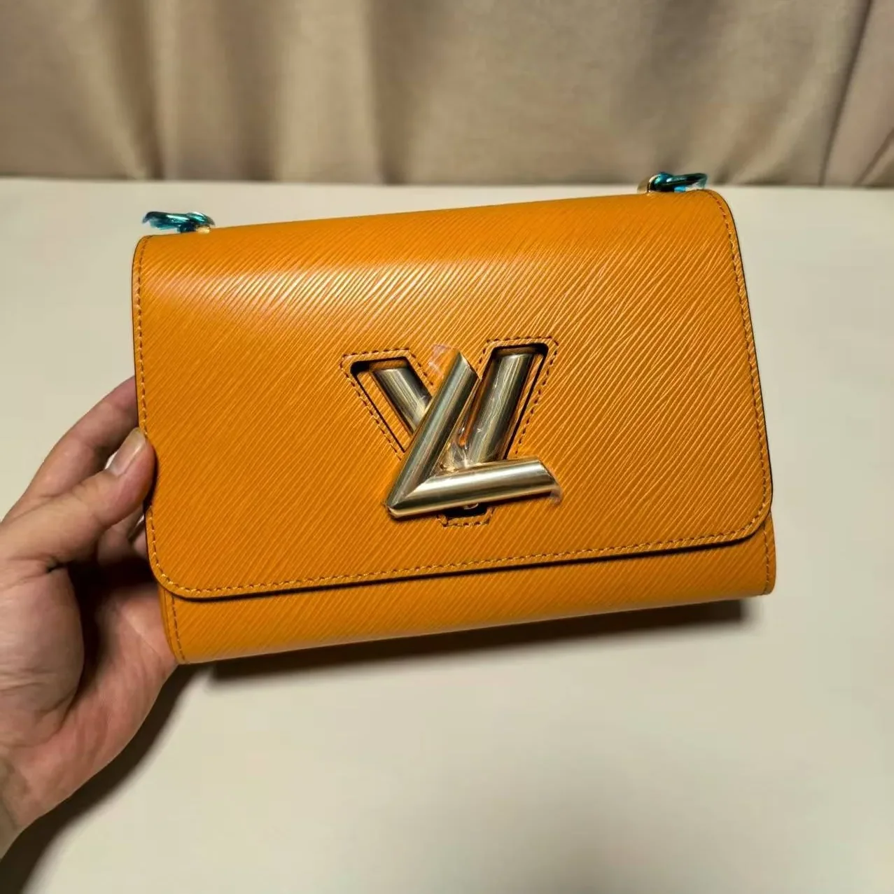 Louis Vuitton Twist MM Epi Gold Miel Brown