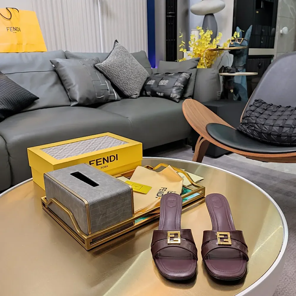 Fendi FFold Brown EEl Leather Medium for Women in heeled Sandals