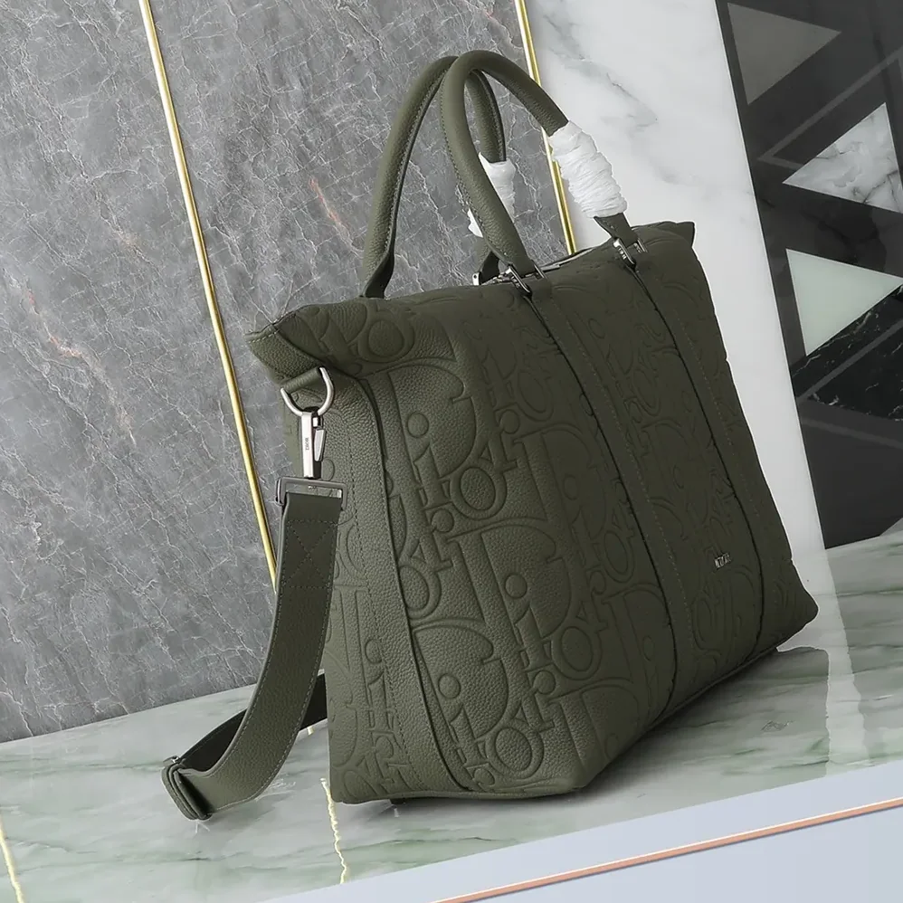 Dior Weekender 40 Khaki Dior Gravity Leather and Khaki Grained Calfskin for Men Dior Weekender 40 Khaki Dior Gravity Leather and Khaki Grained Calfskin for Men