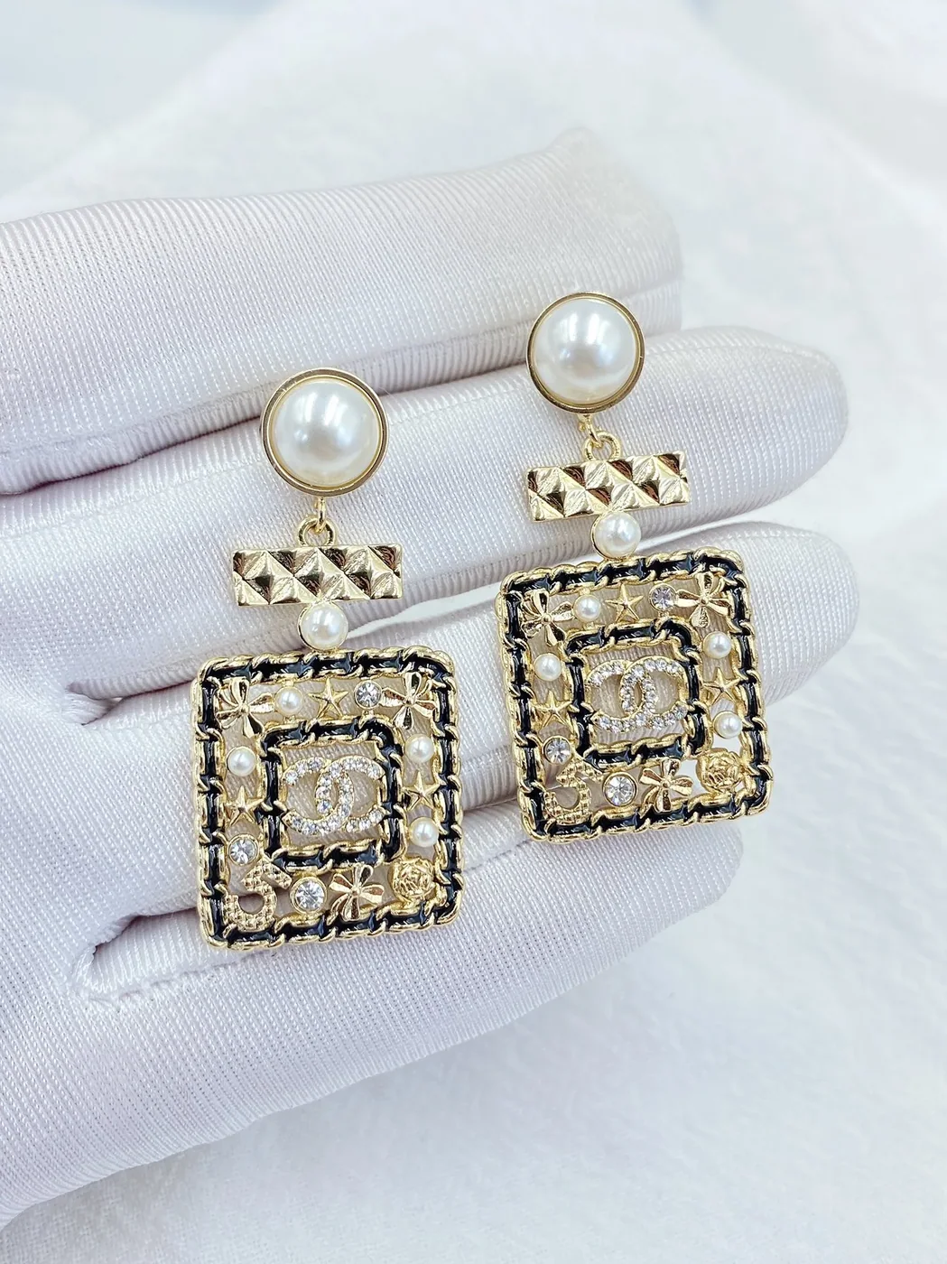 Chanel Douple Black Border Square Frame Earrings Gold Tone Chanel Douple Black Border Square Frame Earrings Gold Tone
