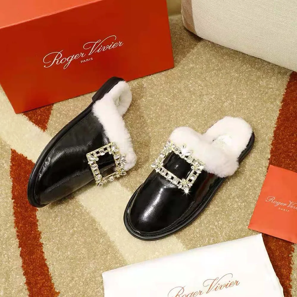 Roger Vivier Hotel Vivier Broche Vivier Buckle Mules in Patent Leather for Women