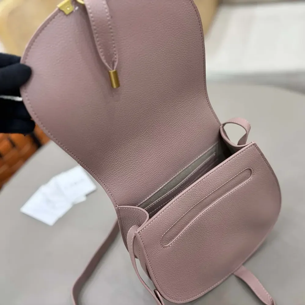 Chloe Marcie Saddle Bag is Crafted Leather for Women Chloe Marcie Saddle Bag is Crafted Leather for Women