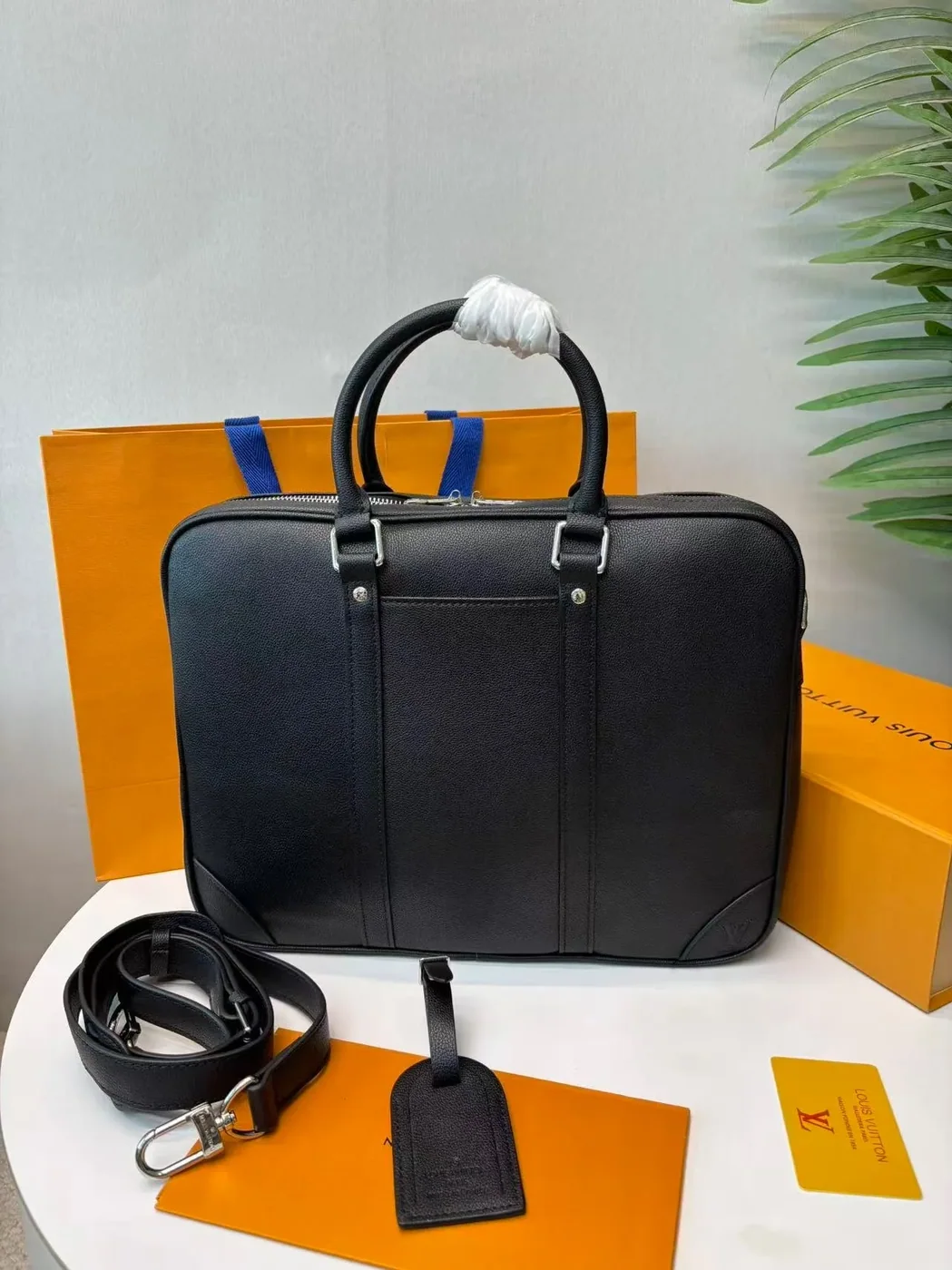 Louis Vuitton Porte in Documents Voyage PM Black / Louis Vuitton Porte in Documents Voyage PM Black /