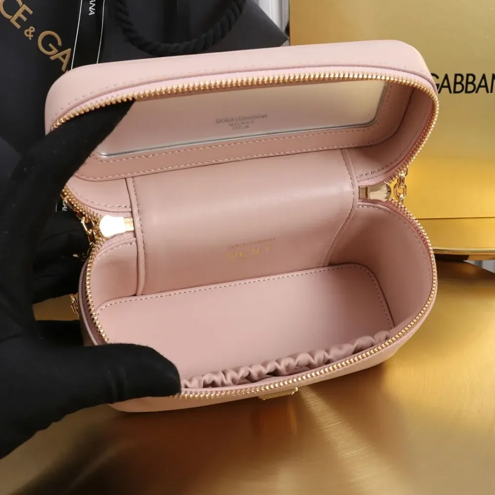 Dolce Gabbana D&G Sicily Crossbody Bag for Women in Pink Dolce Gabbana D&G Sicily Crossbody Bag for Women in Pink