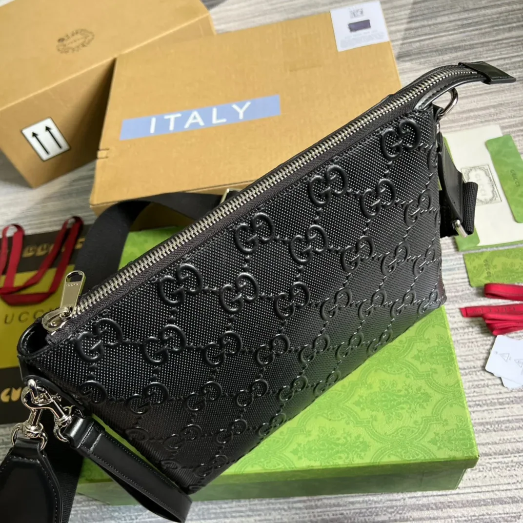 Gucci GG Embossed Medium Messenger Bag Black GG Embossed / Gucci GG Embossed Medium Messenger Bag Black GG Embossed /