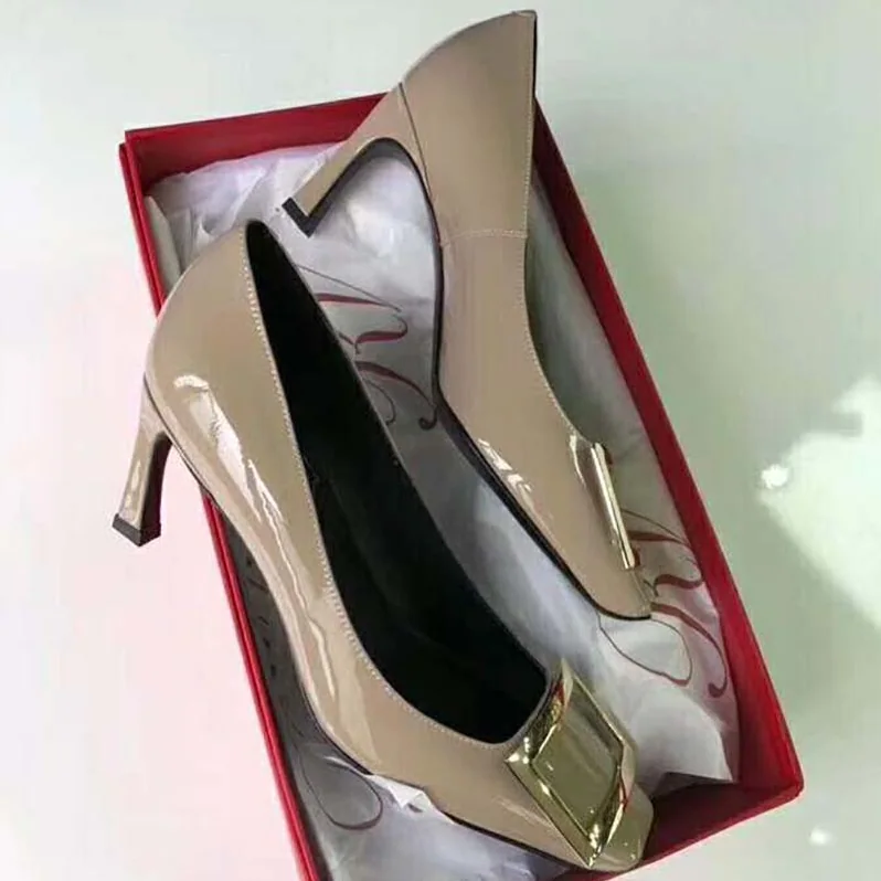 Roger Vivier Belle Vivier Trompette Pumps Patent Leather for Women in Sandy