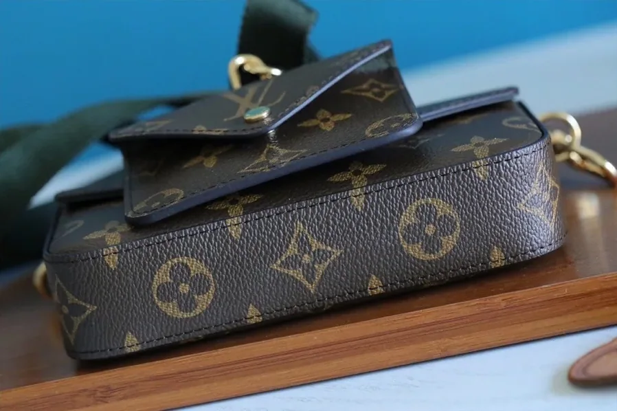 Louis Vuitton Pochette Felicie Strap & Go Wallet Shoulder Bag / Khaki Green Monogram Canvas Gold Hardware