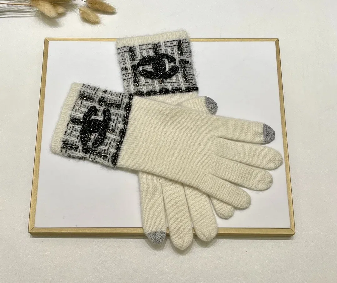 Chanel Monochrome Winter Knit Set Hat, Scarf And Gloves Black & White Chanel Monochrome Winter Knit Set Hat, Scarf And Gloves Black & White
