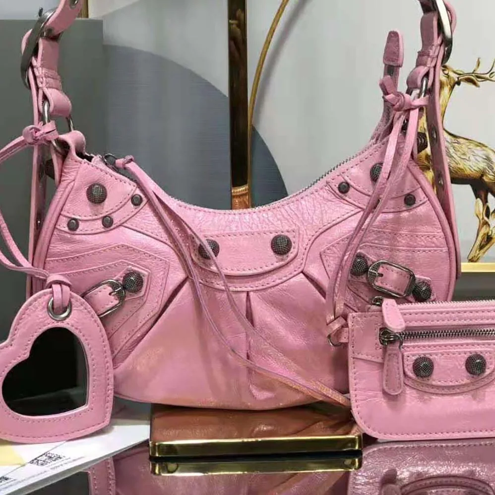 Balenciaga Le Cagole XS Shoulder Bag for Women in Pink Balenciaga Le Cagole XS Shoulder Bag for Women in Pink