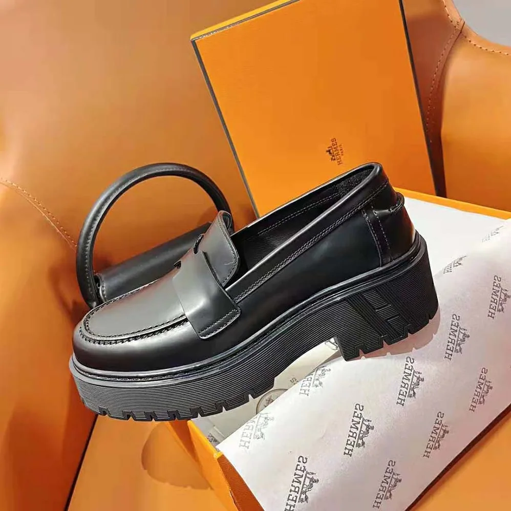 Hermes Hitch Loafer in Glazed Calfskin for Women in Black Hermes Hitch Loafer in Glazed Calfskin for Women in Black