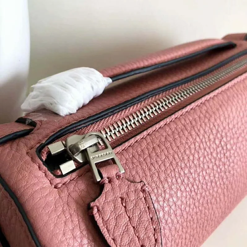Burberry The Leather Barrel Bag for Women in Pink