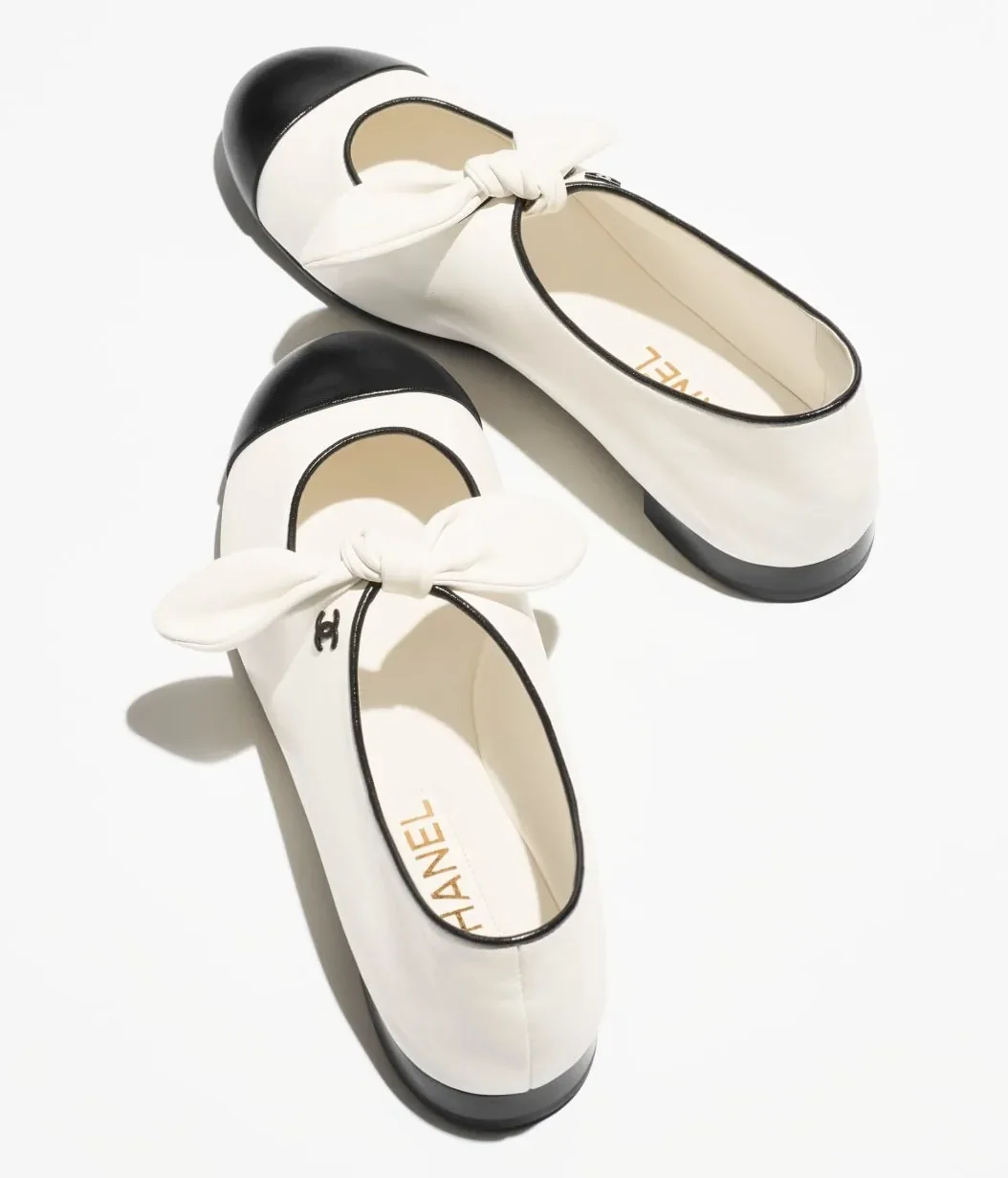 Chanel Mary Janes White/Black - in NABTK