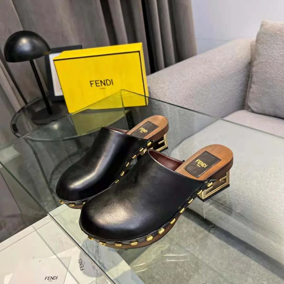 Fendi Baguette Show Black Leather Medium for Women in Heel Clogs