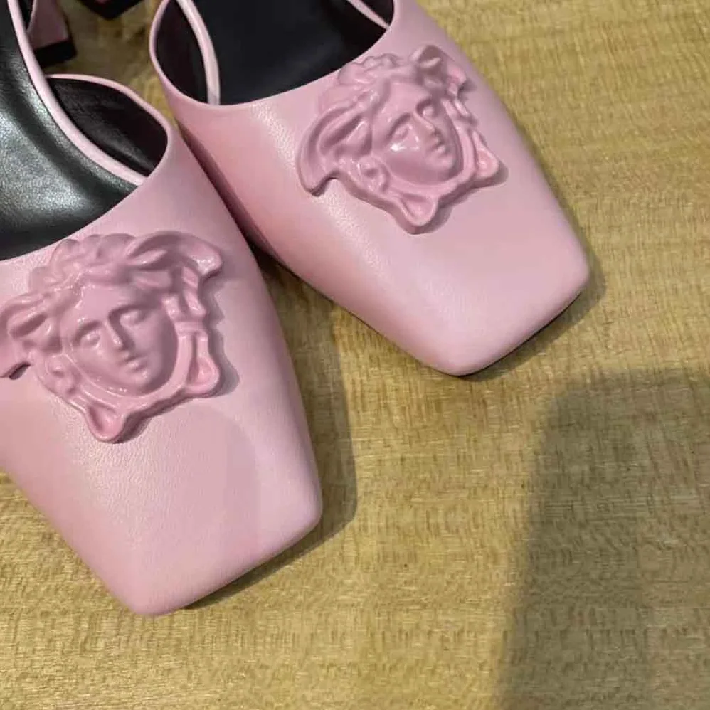 Versace La Medusa Leather Sling-Back Pumps for Women in Pink Versace La Medusa Leather Sling-Back Pumps for Women in Pink