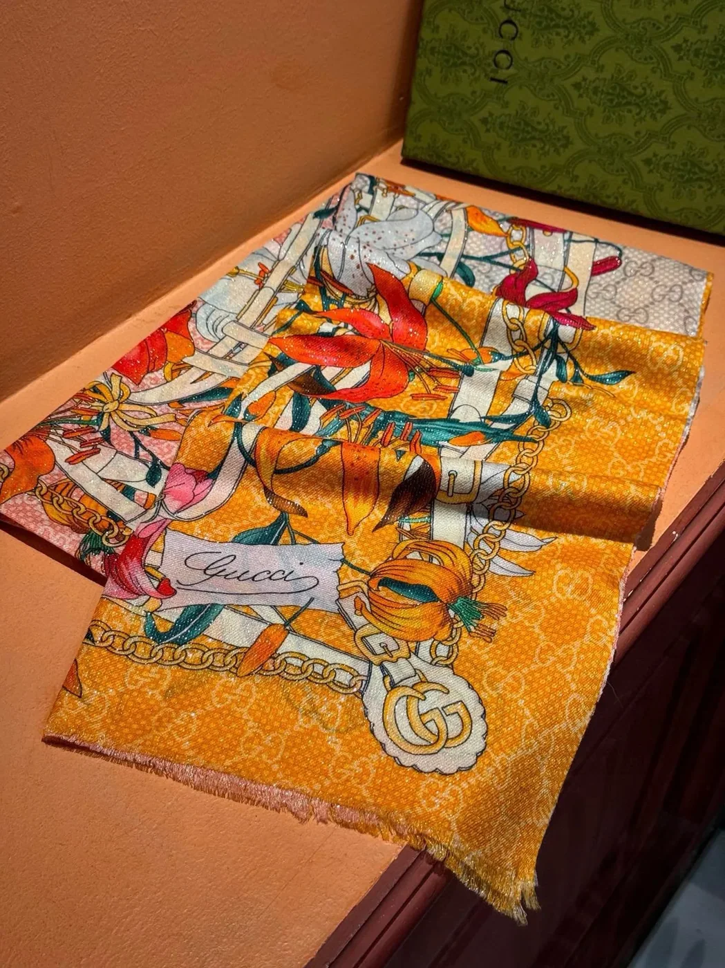 Gucci Flora Silk Scarf Floral Pattern / Gucci Flora Silk Scarf Floral Pattern /