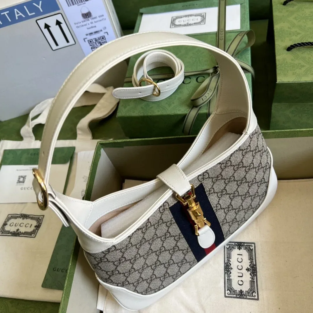Gucci Jackie 1961 Small Shoulder Bag Beige And Ebony GG Supreme Canvas / Gucci Jackie 1961 Small Shoulder Bag Beige And Ebony GG Supreme Canvas /